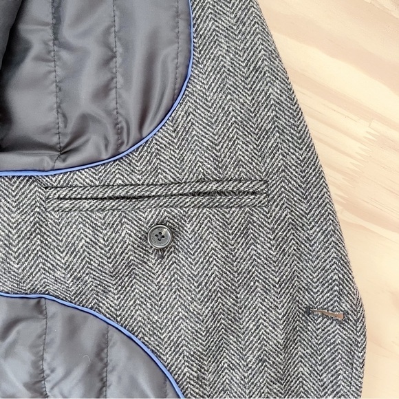 Tommy Hilfiger Slim Fit Wool Blend Herringbone Insulated Jacket in Grey, Large - Picture 9 of 10